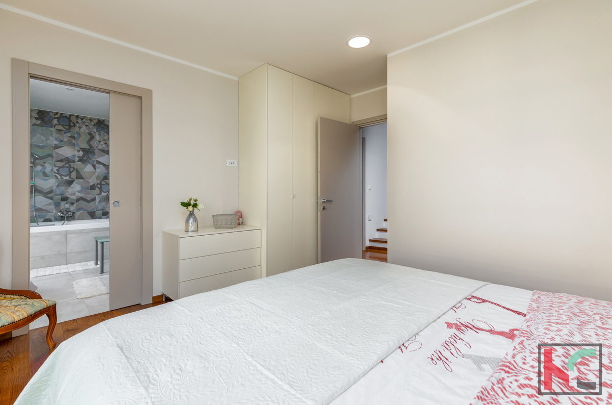 Istria, Fasana, villa di lusso con piscina e giardino paesaggistico 642 m2, a 100 m dal mare, ascensore