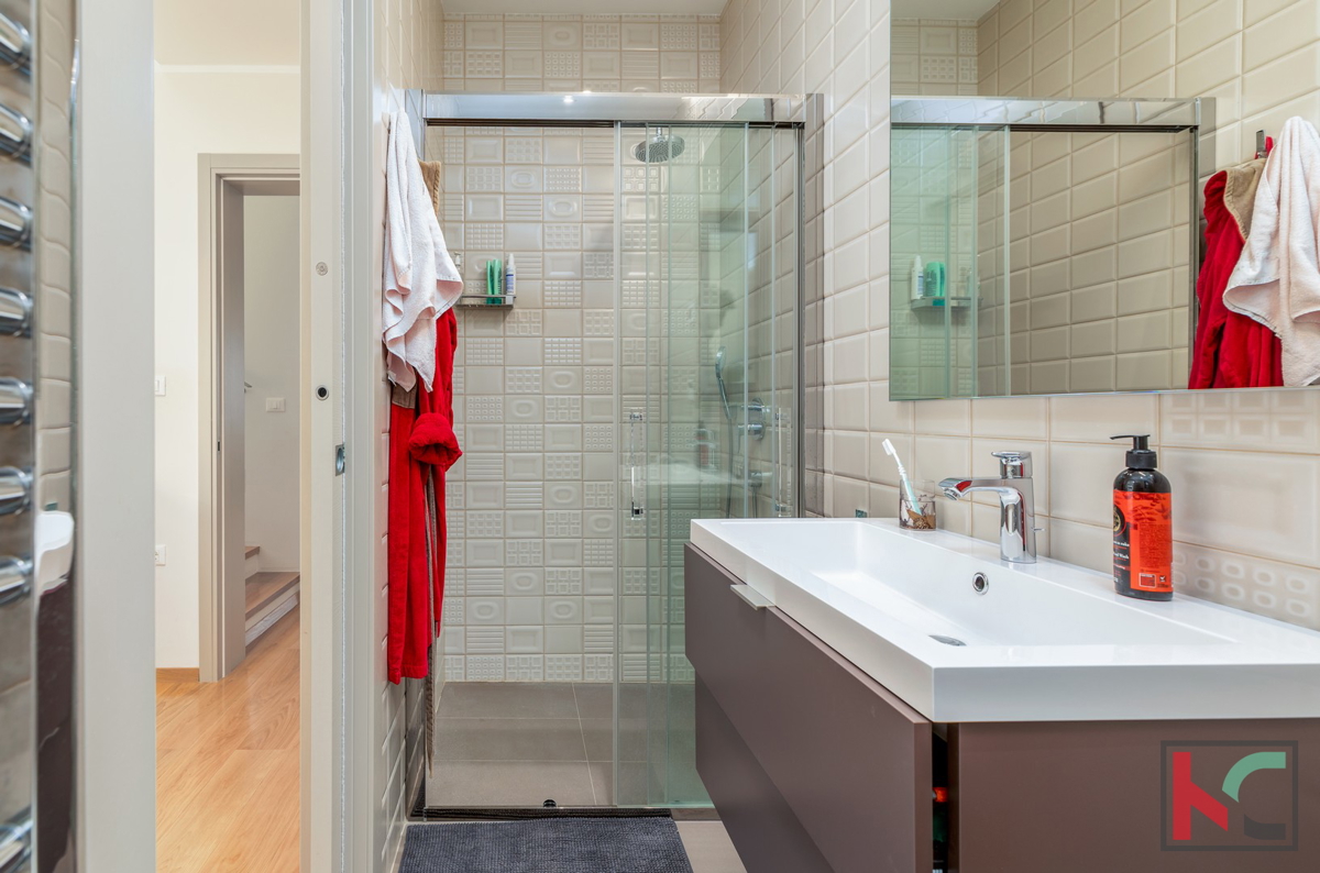 Istria, Fasana, villa di lusso con piscina e giardino paesaggistico 642 m2, a 100 m dal mare, ascensore