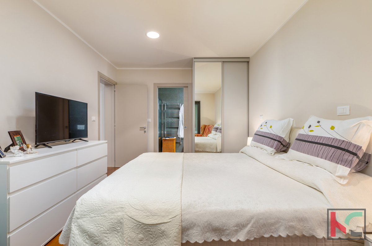 Istria, Fasana, villa di lusso con piscina e giardino paesaggistico 642 m2, a 100 m dal mare, ascensore