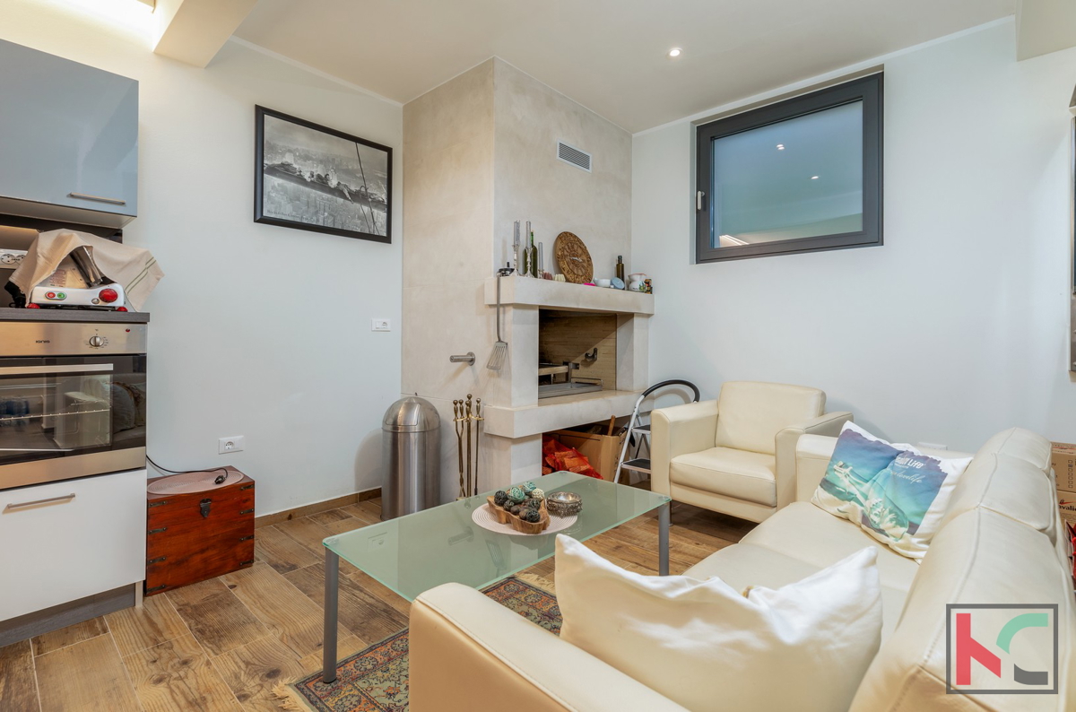 Istria, Fasana, villa di lusso con piscina e giardino paesaggistico 642 m2, a 100 m dal mare, ascensore