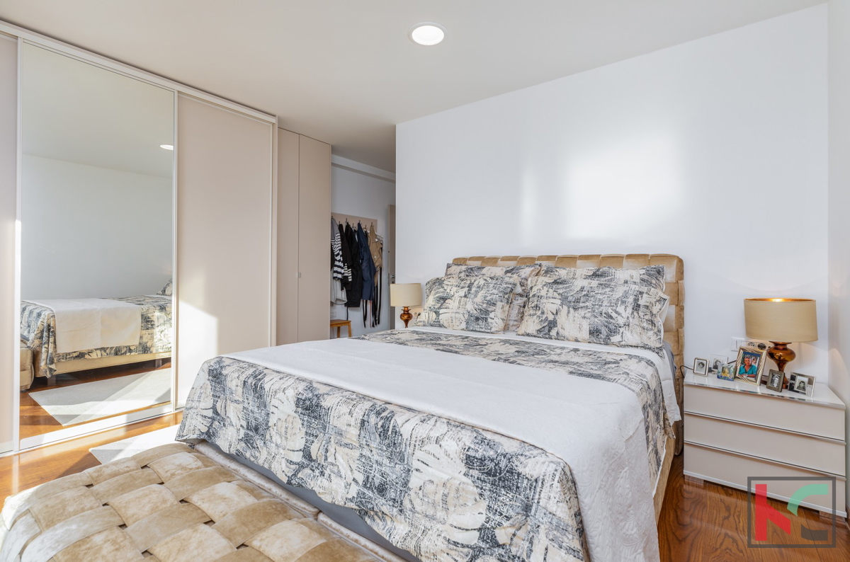 Istria, Fasana, villa di lusso con piscina e giardino paesaggistico 642 m2, a 100 m dal mare, ascensore