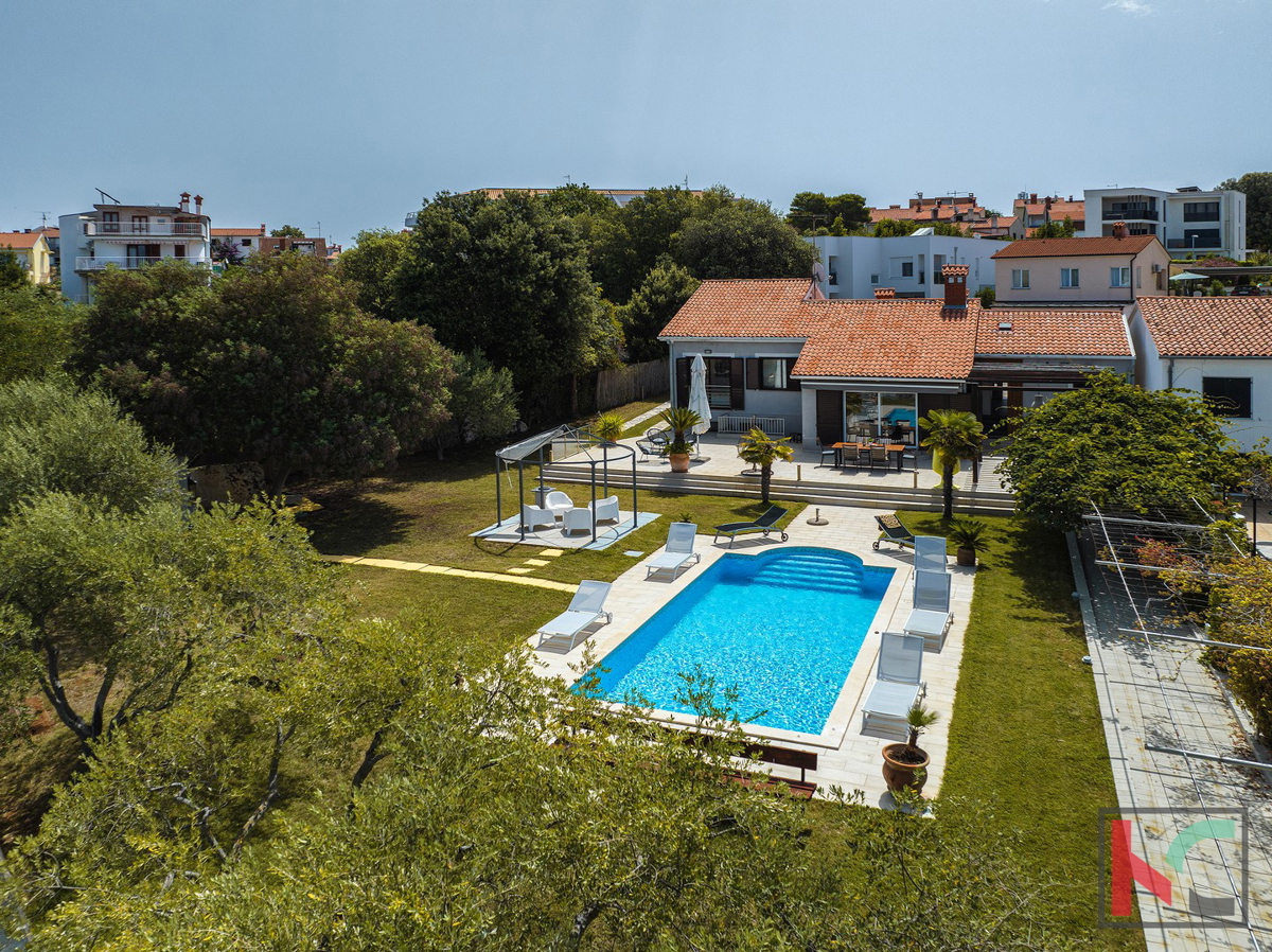 Istria, Pola, Pješčana Uvala, casa con piscina in posizione esclusiva, vicino al mare e alla spiaggia