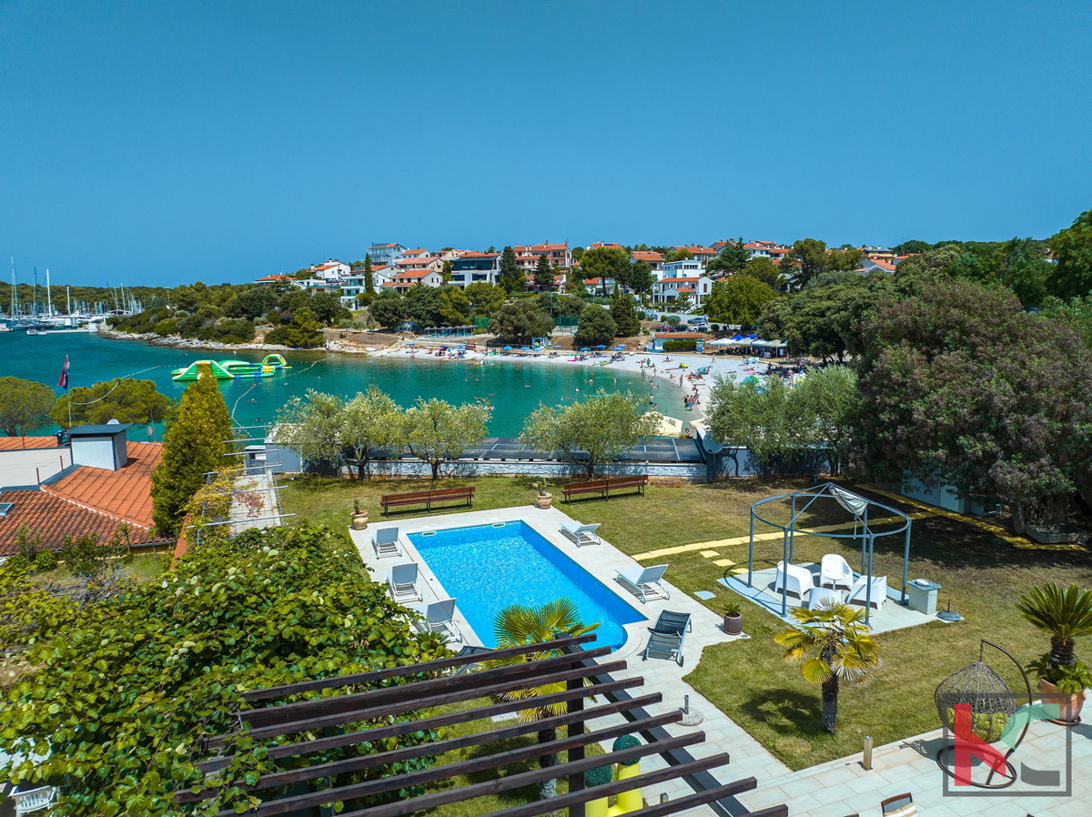 Istria, Pola, Pješčana Uvala, casa con piscina in posizione esclusiva, vicino al mare e alla spiaggia