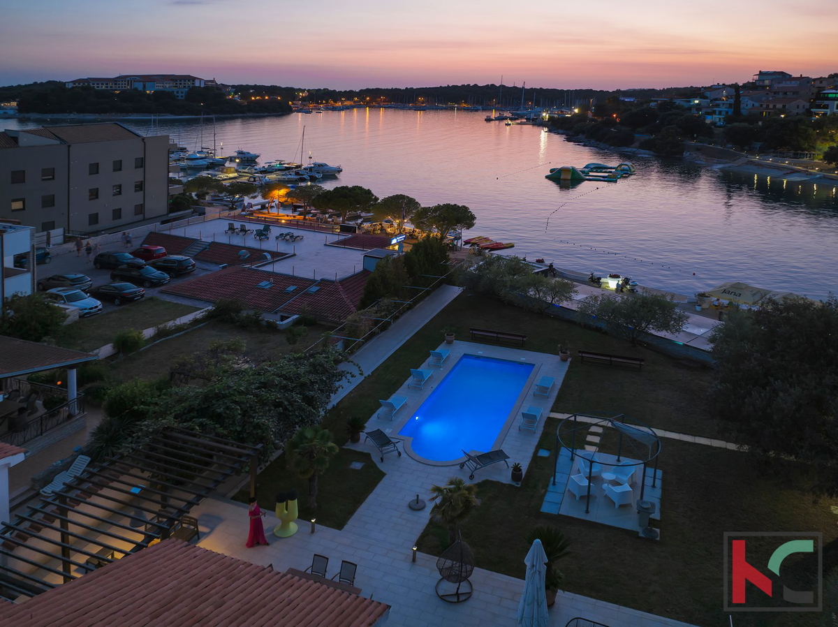 Istria, Pola, Pješčana Uvala, casa con piscina in posizione esclusiva, vicino al mare e alla spiaggia