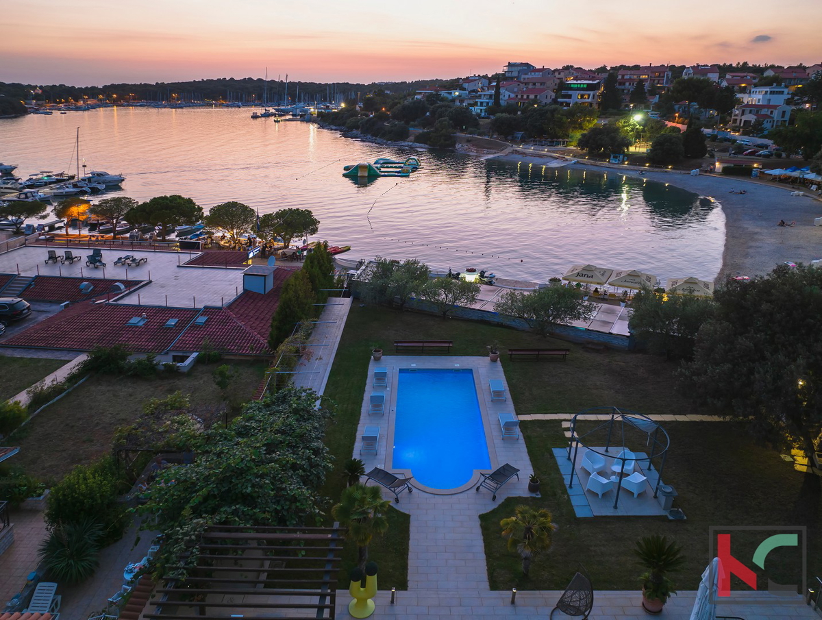 Istria, Pola, Pješčana Uvala, casa con piscina in posizione esclusiva, vicino al mare e alla spiaggia