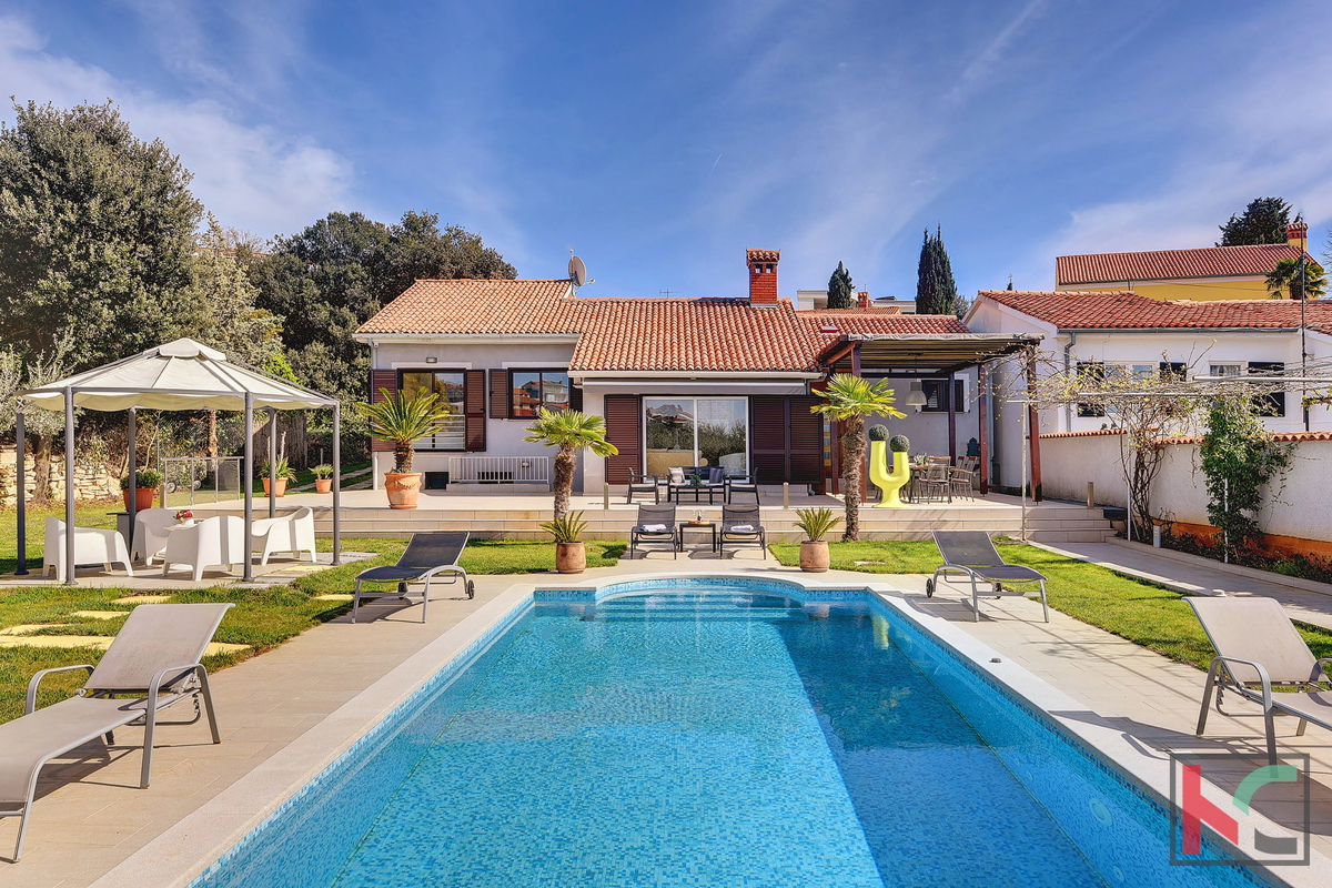 Istria, Pola, Pješčana Uvala, casa con piscina in posizione esclusiva, vicino al mare e alla spiaggia