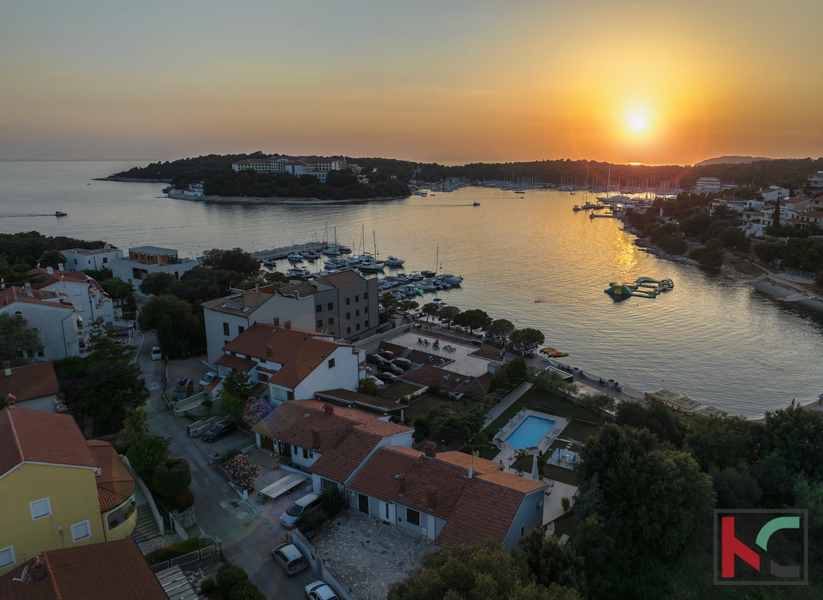 Istria, Pola, Pješčana Uvala, casa con piscina in posizione esclusiva, vicino al mare e alla spiaggia