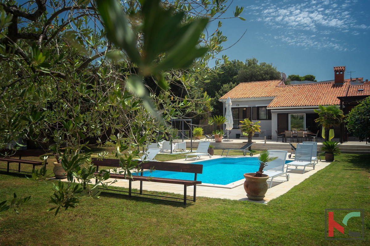 Istria, Pola, Pješčana Uvala, casa con piscina in posizione esclusiva, vicino al mare e alla spiaggia