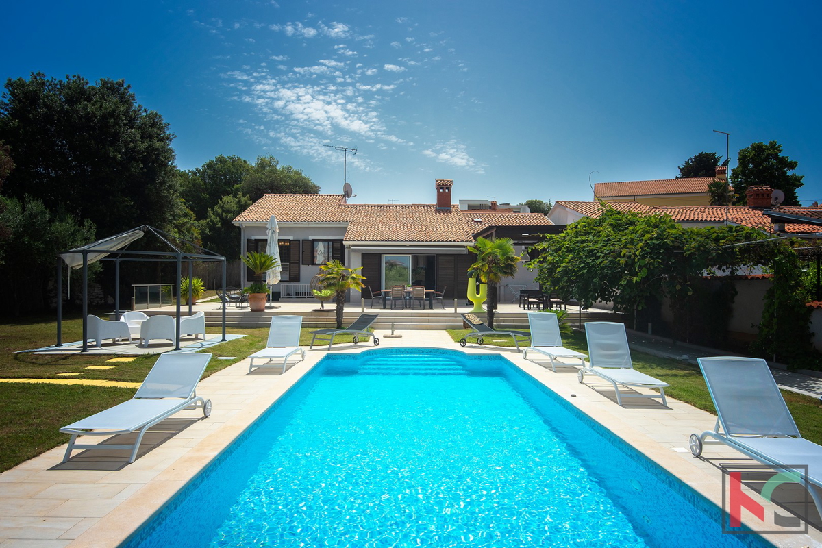 Istria, Pola, Pješčana Uvala, casa con piscina in posizione esclusiva, vicino al mare e alla spiaggia