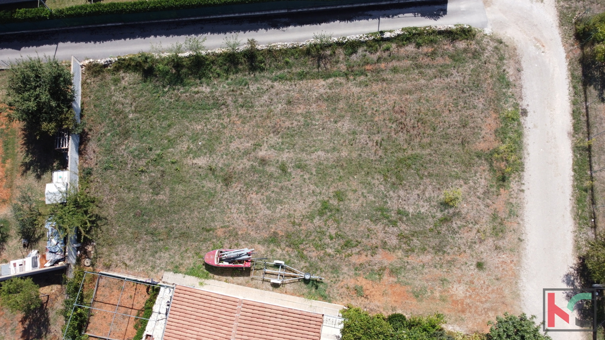 Istria - Fasana, attraente terreno edificabile non lontano dal mare e dalle spiagge