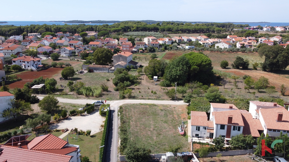 Istria - Fasana, attraente terreno edificabile non lontano dal mare e dalle spiagge