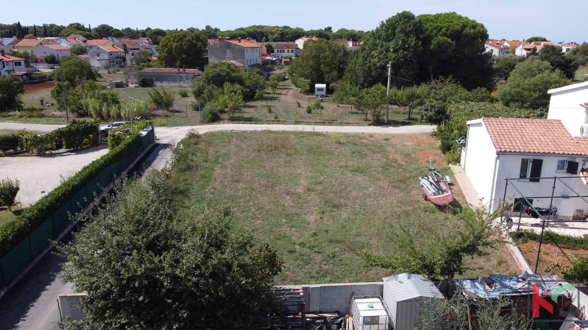 Istria - Fasana, attraente terreno edificabile non lontano dal mare e dalle spiagge