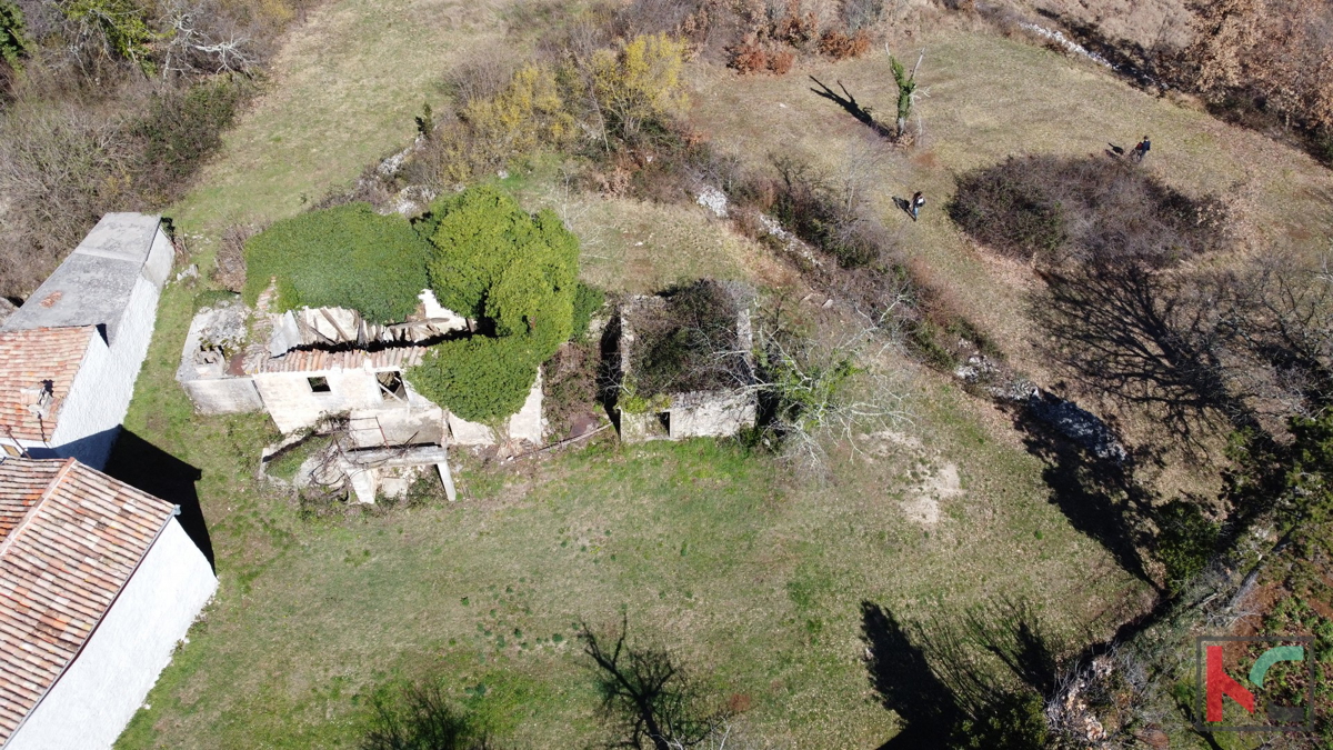 Gračišće, Lančišće vecchia casa istriana 300m2 orto 1353m2 edificio e 5500m2 terreno agricolo, #vendita