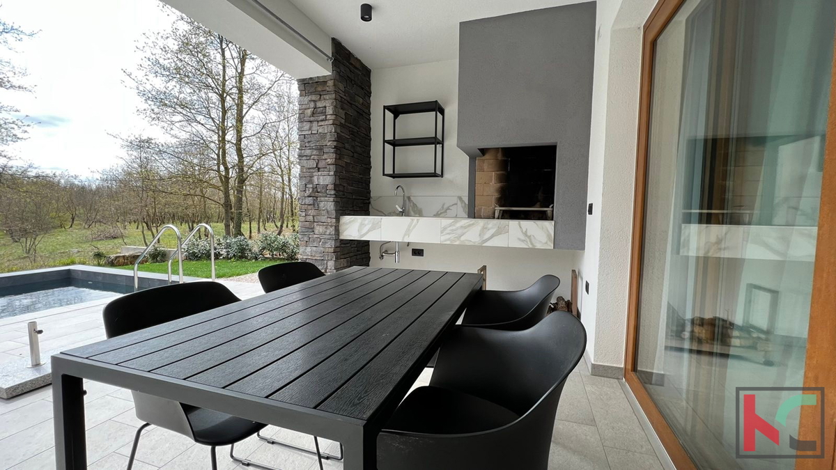 Istria, Žminj, affascinante villa con piscina su un ampio giardino intimo #vendita