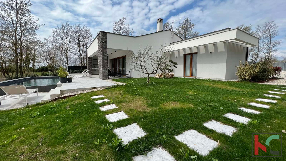 Istria, Žminj, affascinante villa con piscina su un ampio giardino intimo #vendita