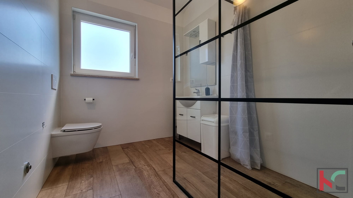 Spaziosa villa in una posizione tranquilla - 192,56 m2 di comfort nella periferia di Parenzo, #vendita