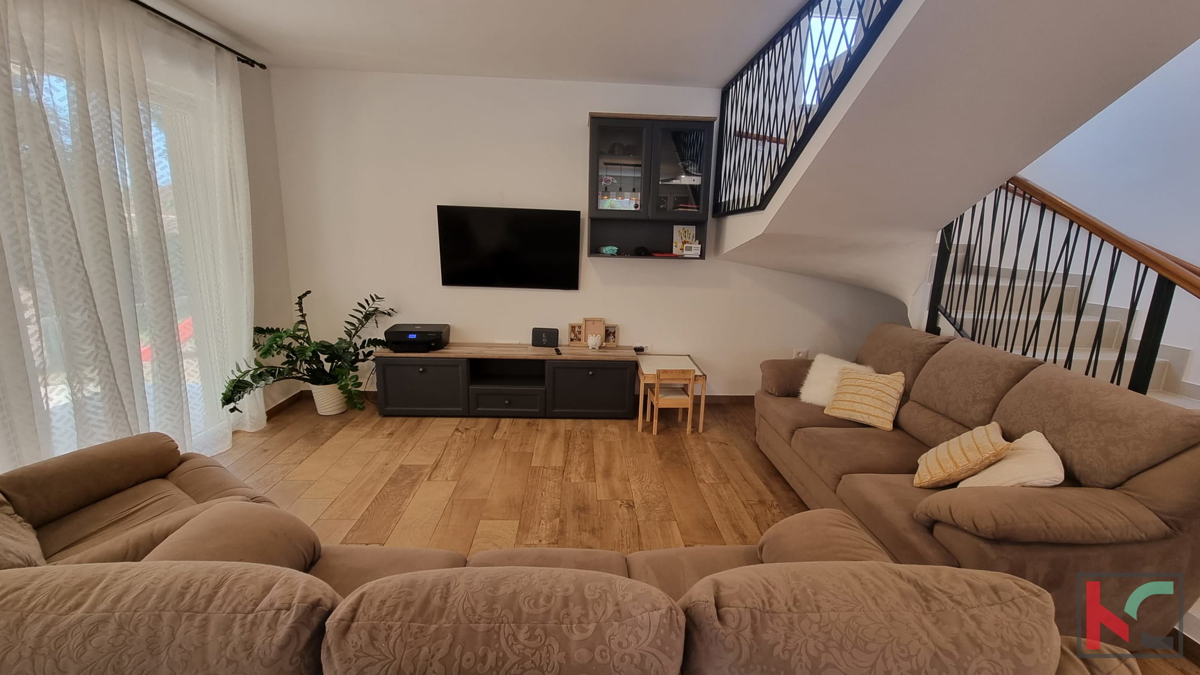 Spaziosa villa in una posizione tranquilla - 192,56 m2 di comfort nella periferia di Parenzo, #vendita