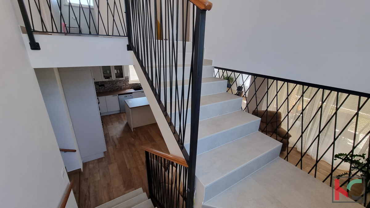 Spaziosa villa in una posizione tranquilla - 192,56 m2 di comfort nella periferia di Parenzo, #vendita