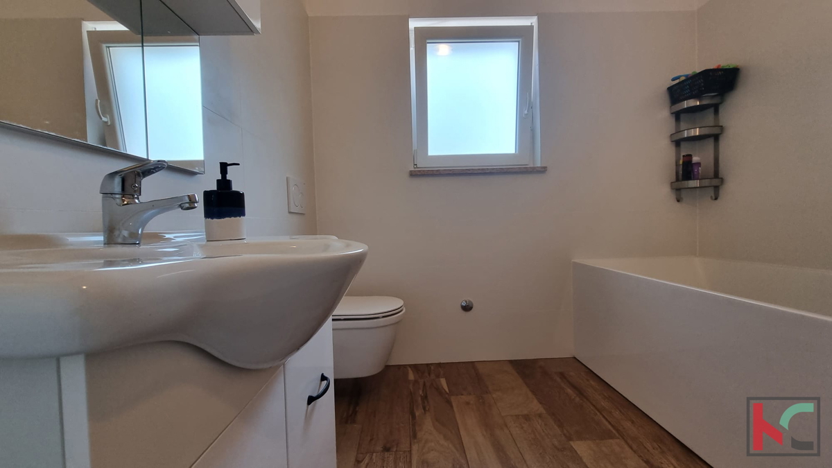 Spaziosa villa in una posizione tranquilla - 192,56 m2 di comfort nella periferia di Parenzo, #vendita