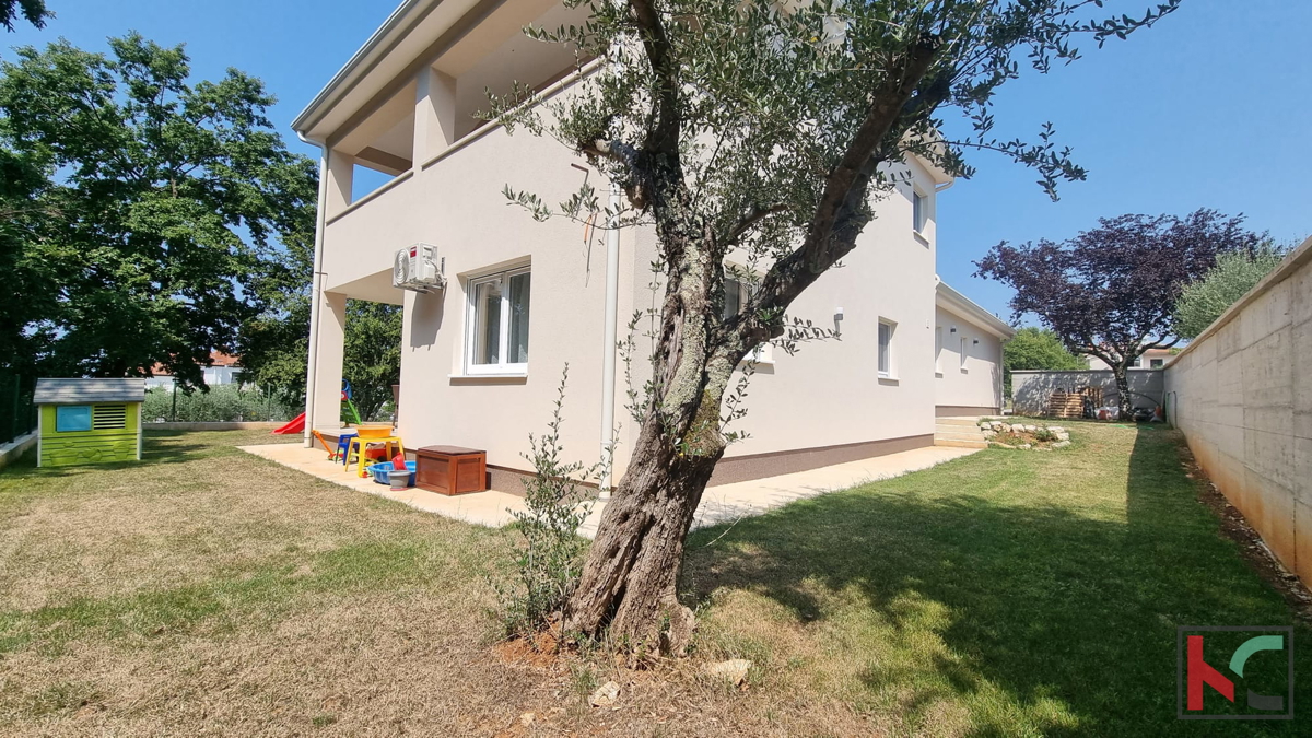 Spaziosa villa in una posizione tranquilla - 192,56 m2 di comfort nella periferia di Parenzo, #vendita