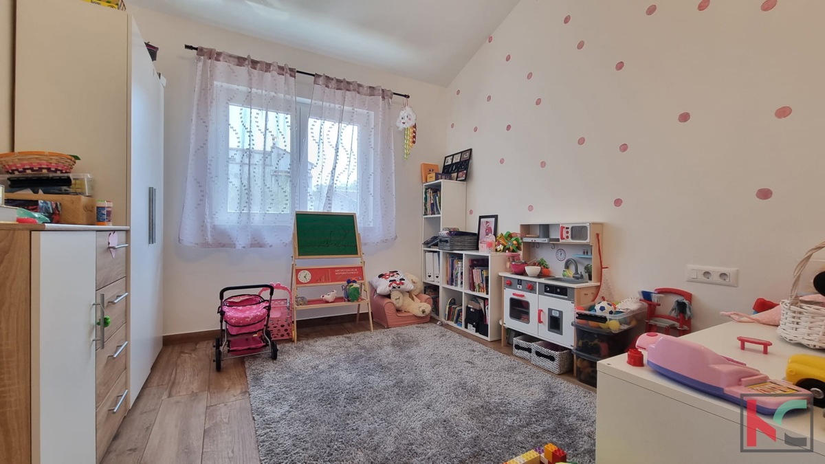 Spaziosa villa in una posizione tranquilla - 192,56 m2 di comfort nella periferia di Parenzo, #vendita