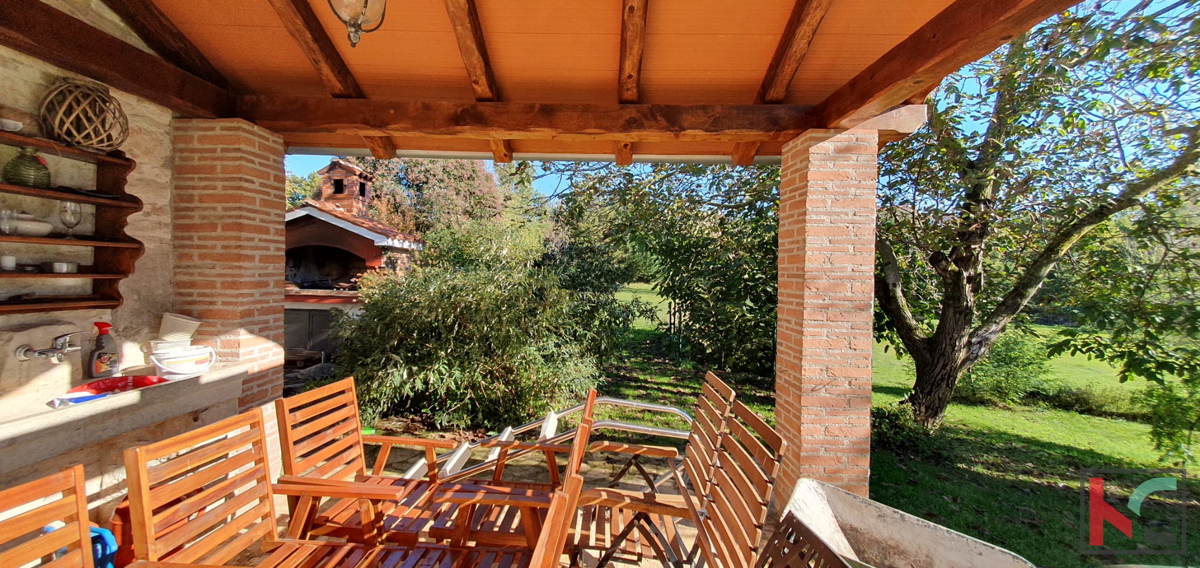 Istria, Tinjan, casa duplex di 193,47m2 con terreno urbanizzato e agricolo di 6523m2 # vendita