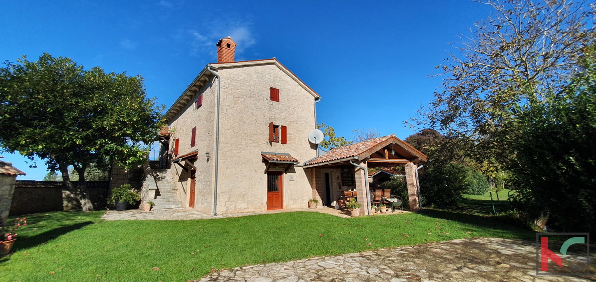 Istria, Tinjan, casa duplex di 193,47m2 con terreno urbanizzato e agricolo di 6523m2 # vendita