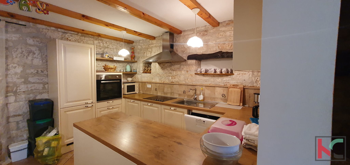 Istria, Tinjan, casa duplex di 193,47m2 con terreno urbanizzato e agricolo di 6523m2 # vendita