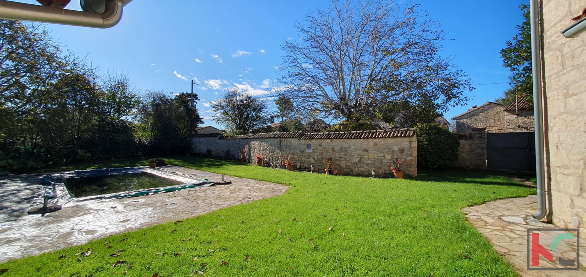 Istria, Tinjan, casa duplex di 193,47m2 con terreno urbanizzato e agricolo di 6523m2 # vendita