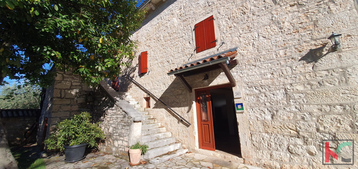 Istria, Tinjan, casa duplex di 193,47m2 con terreno urbanizzato e agricolo di 6523m2 # vendita