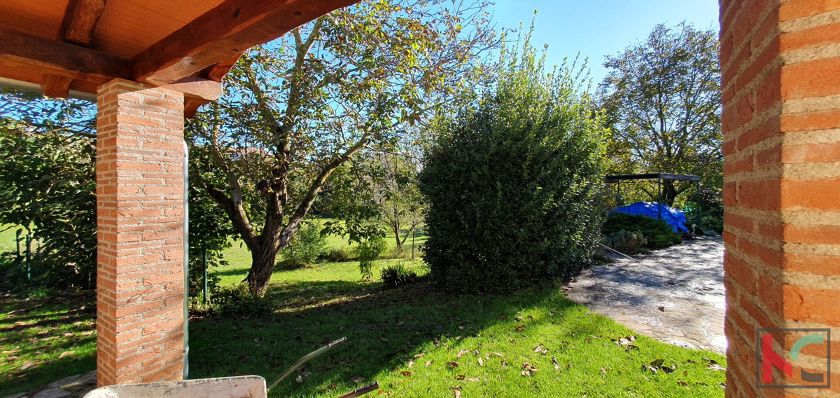 Istria, Tinjan, casa duplex di 193,47m2 con terreno urbanizzato e agricolo di 6523m2 # vendita