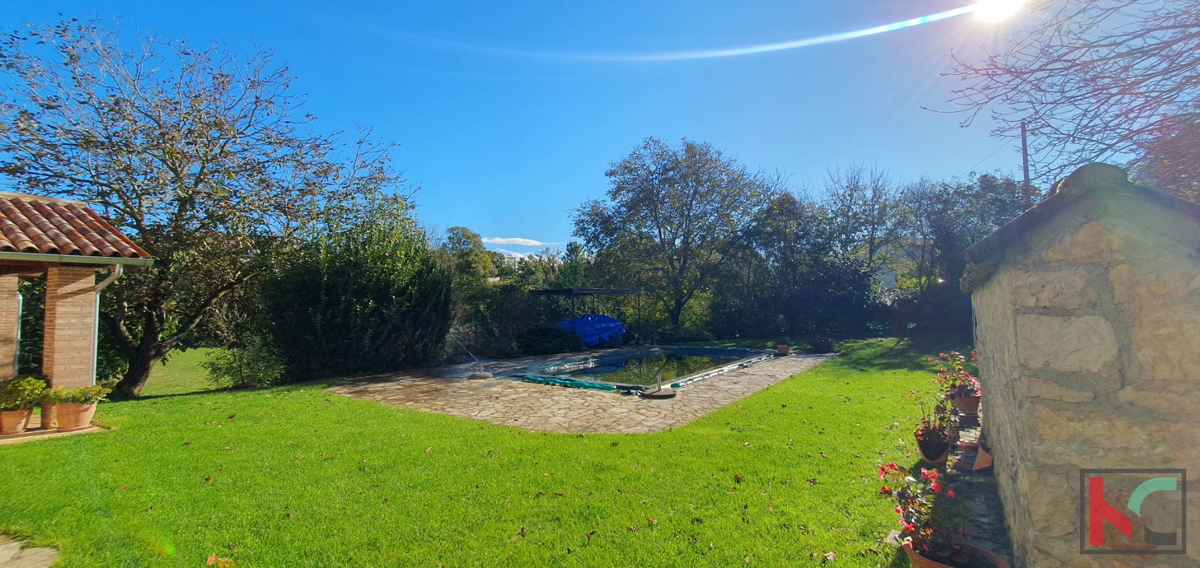 Istria, Tinjan, casa duplex di 193,47m2 con terreno urbanizzato e agricolo di 6523m2 # vendita