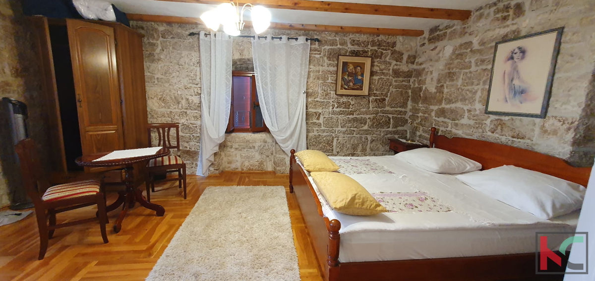 Istria, Tinjan, casa duplex di 193,47m2 con terreno urbanizzato e agricolo di 6523m2 # vendita