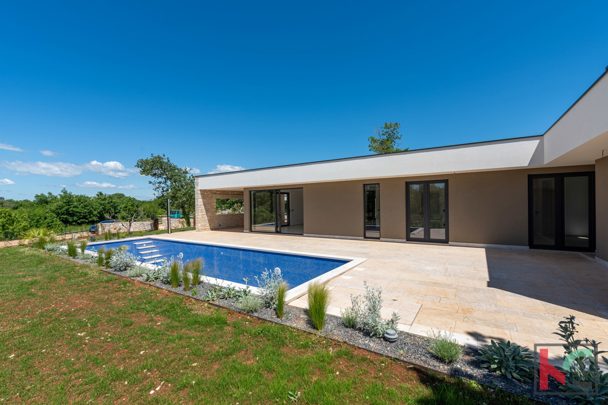 SVETVINČENAT, VILLA AL PIANO TERRA CON PISCINA CIRCONDATA DALLA NATURA #VENDITA