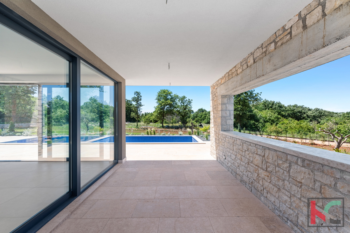 SVETVINČENAT, VILLA AL PIANO TERRA CON PISCINA CIRCONDATA DALLA NATURA #VENDITA