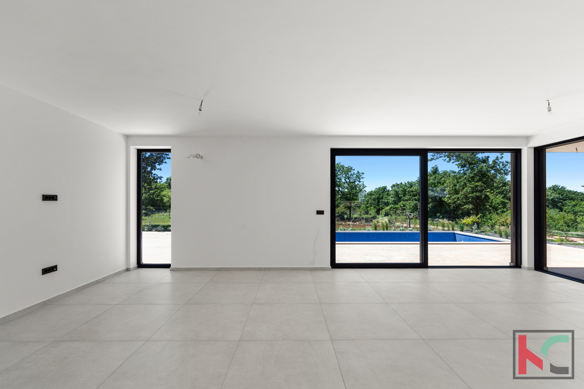 SVETVINČENAT, VILLA AL PIANO TERRA CON PISCINA CIRCONDATA DALLA NATURA #VENDITA