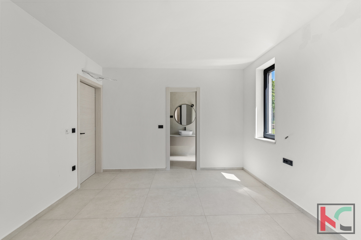 SVETVINČENAT, VILLA AL PIANO TERRA CON PISCINA CIRCONDATA DALLA NATURA #VENDITA