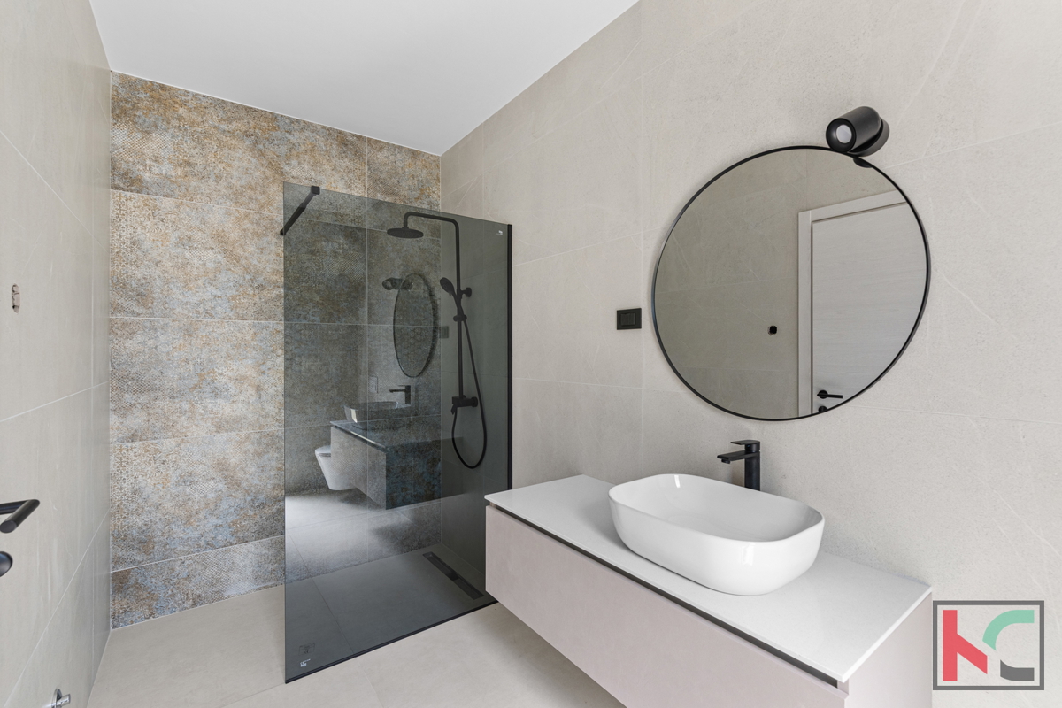 SVETVINČENAT, VILLA AL PIANO TERRA CON PISCINA CIRCONDATA DALLA NATURA #VENDITA