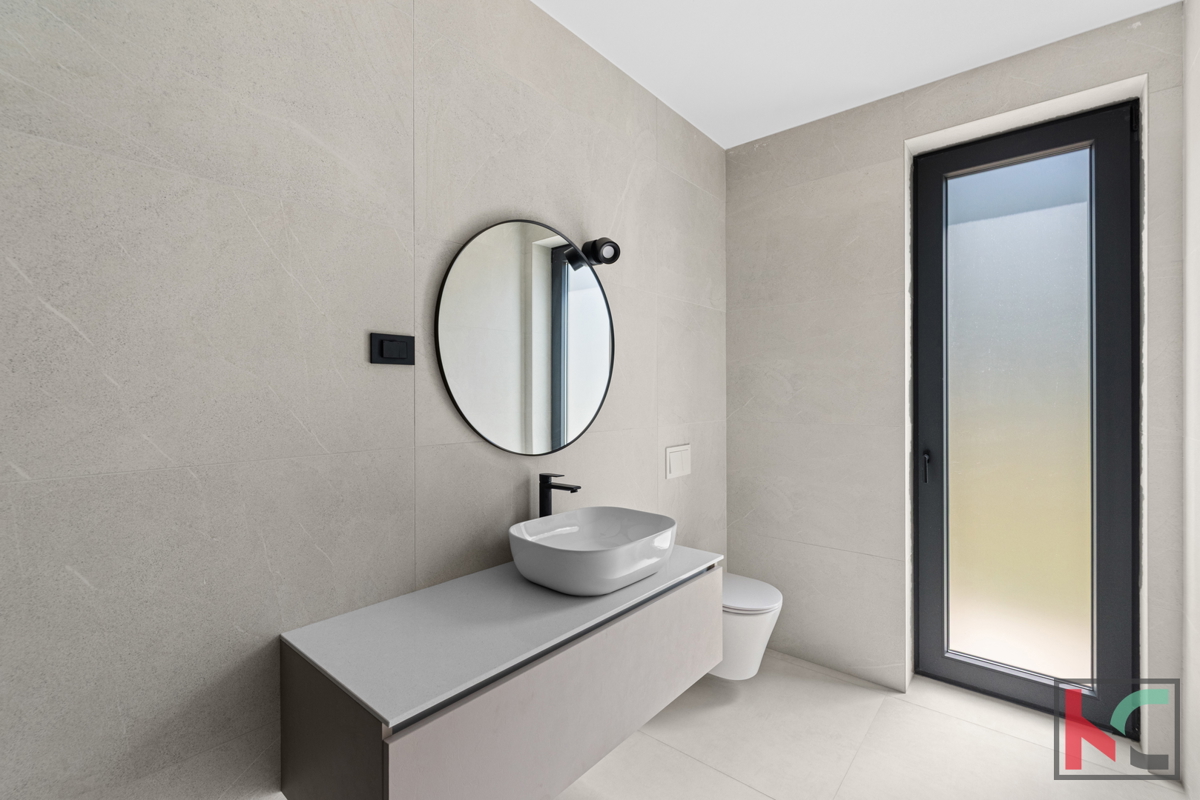 SVETVINČENAT, VILLA AL PIANO TERRA CON PISCINA CIRCONDATA DALLA NATURA #VENDITA