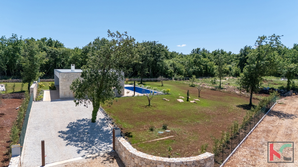 SVETVINČENAT, VILLA AL PIANO TERRA CON PISCINA CIRCONDATA DALLA NATURA #VENDITA