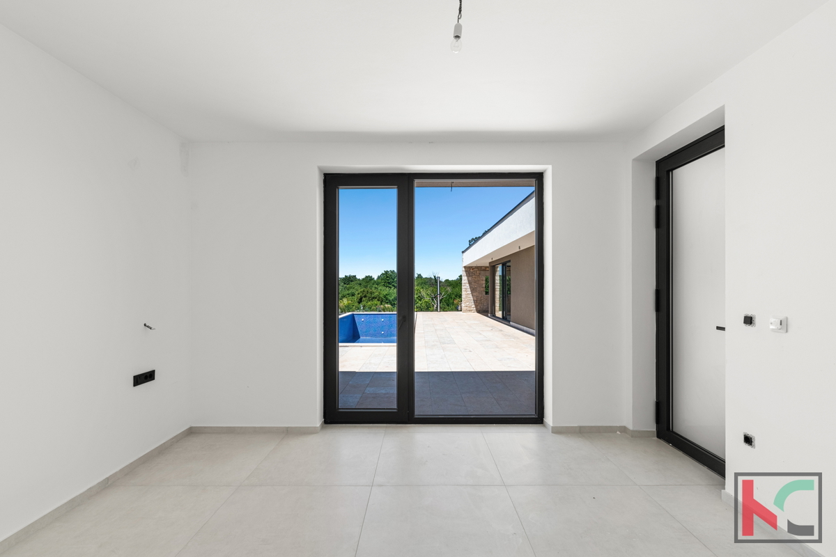 SVETVINČENAT, VILLA AL PIANO TERRA CON PISCINA CIRCONDATA DALLA NATURA #VENDITA