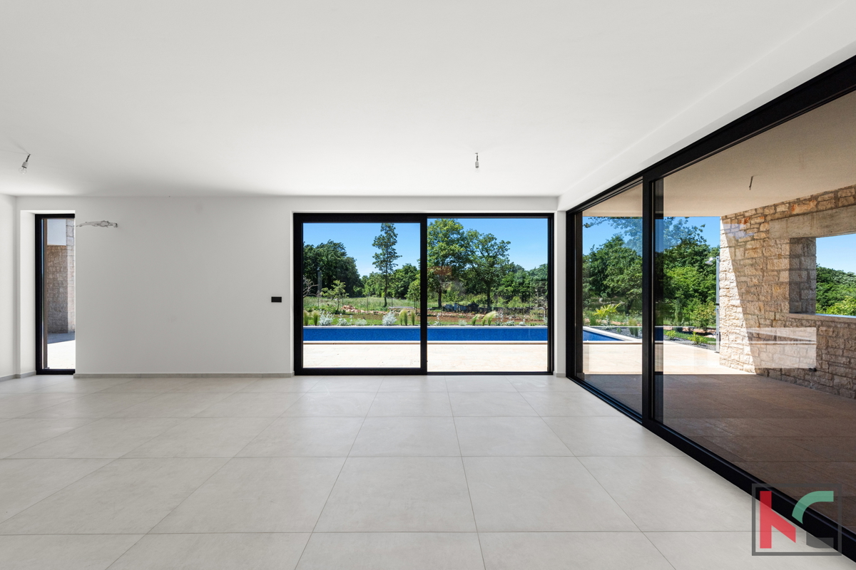 SVETVINČENAT, VILLA AL PIANO TERRA CON PISCINA CIRCONDATA DALLA NATURA #VENDITA