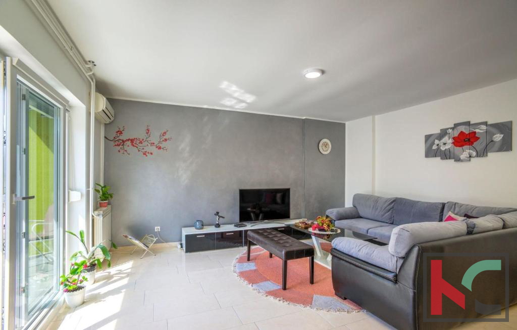 Istria, Pola, casa ristrutturata con piscina e giardino paesaggistico di 311m2, garage