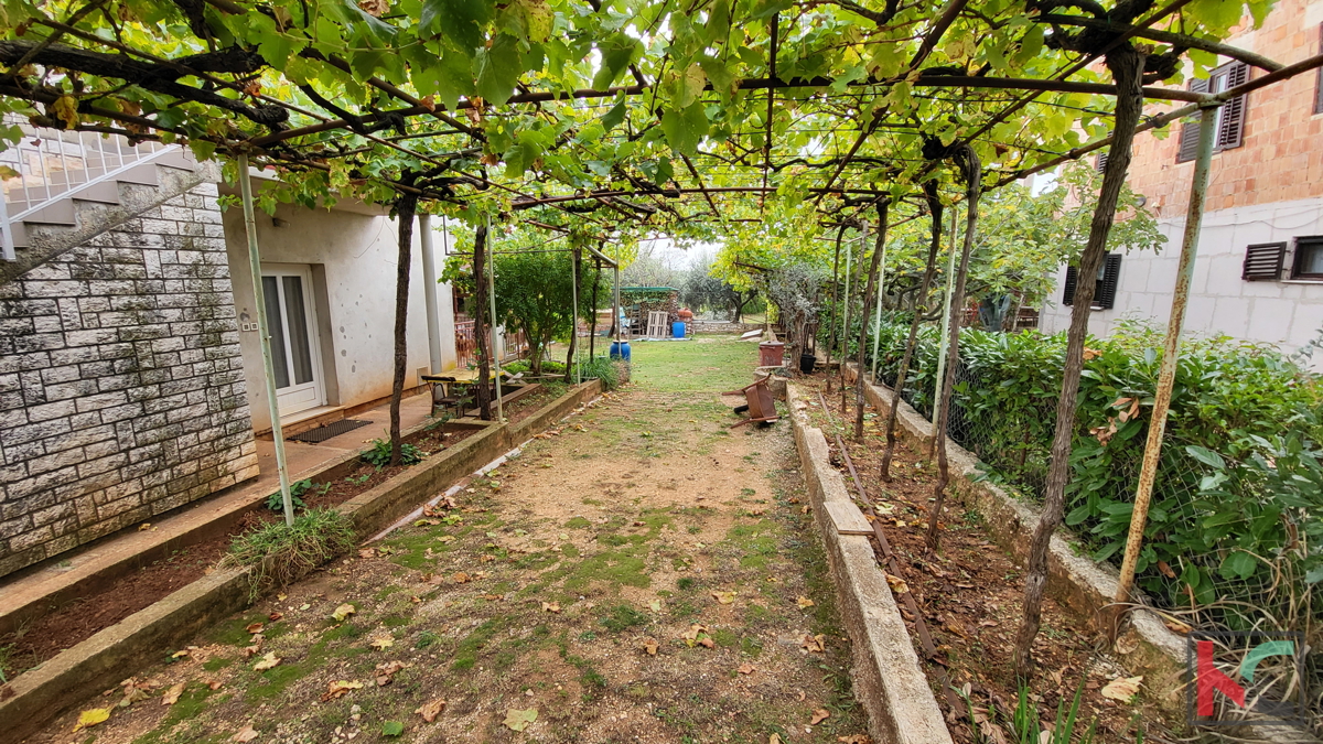 Istria - Peruški, casa su un ampio terreno di 1000m2, vista mare # in vendita