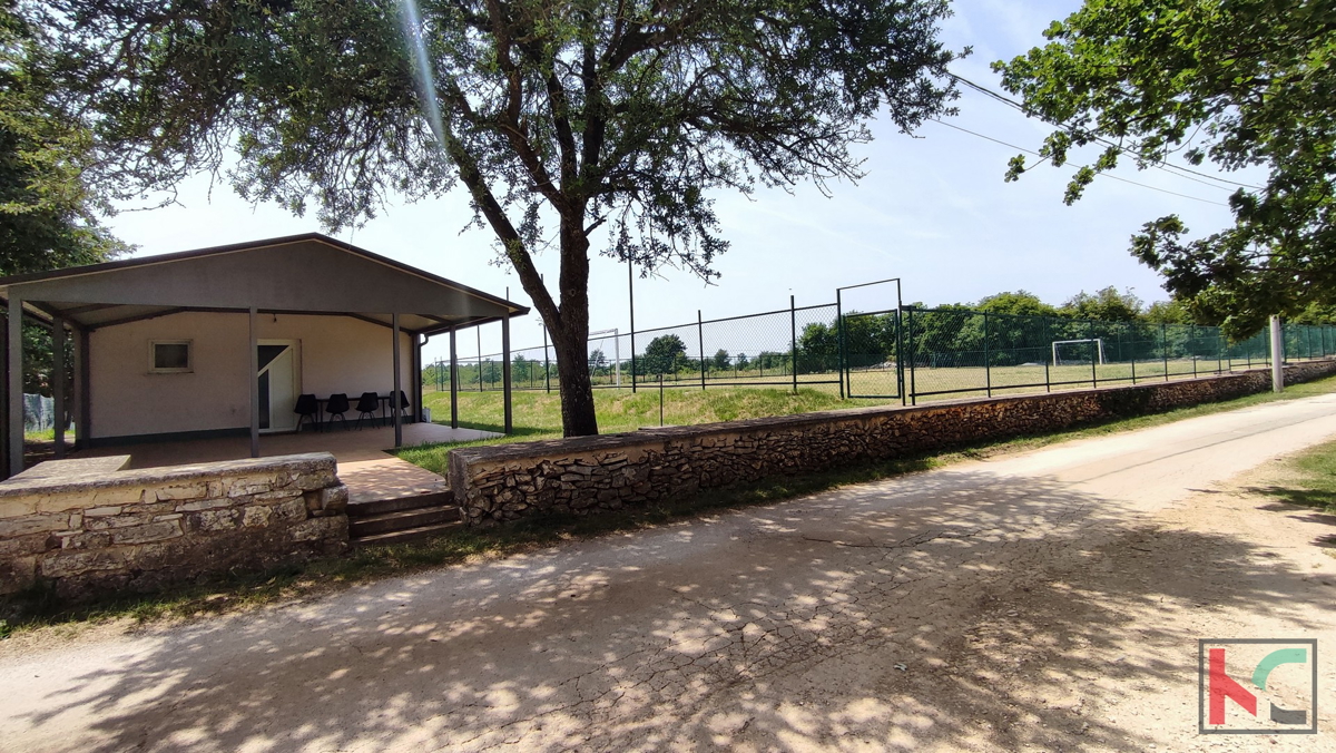 Istria, Svetvinčenat, due case autoctone in pietra d'Istria con giardino, #vendita