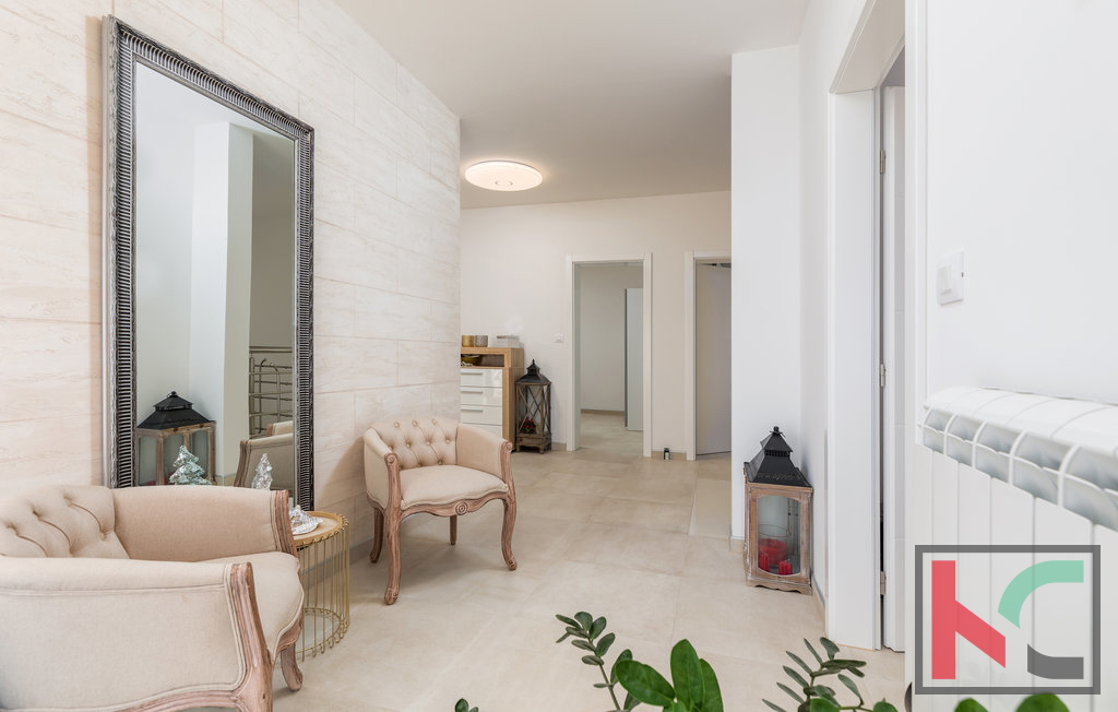 Villa di lusso con piscina e vista sul mare e sulle isole Brioni a Galižana