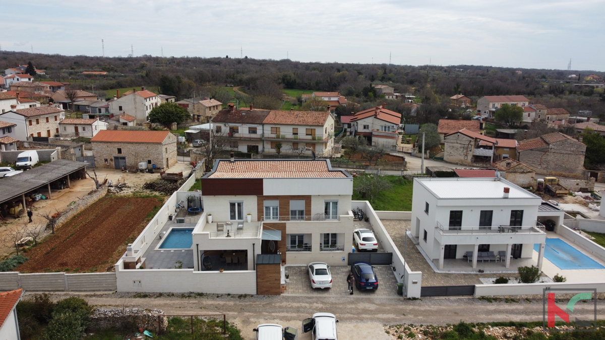 Villa di lusso con piscina e vista sul mare e sulle isole Brioni a Galižana