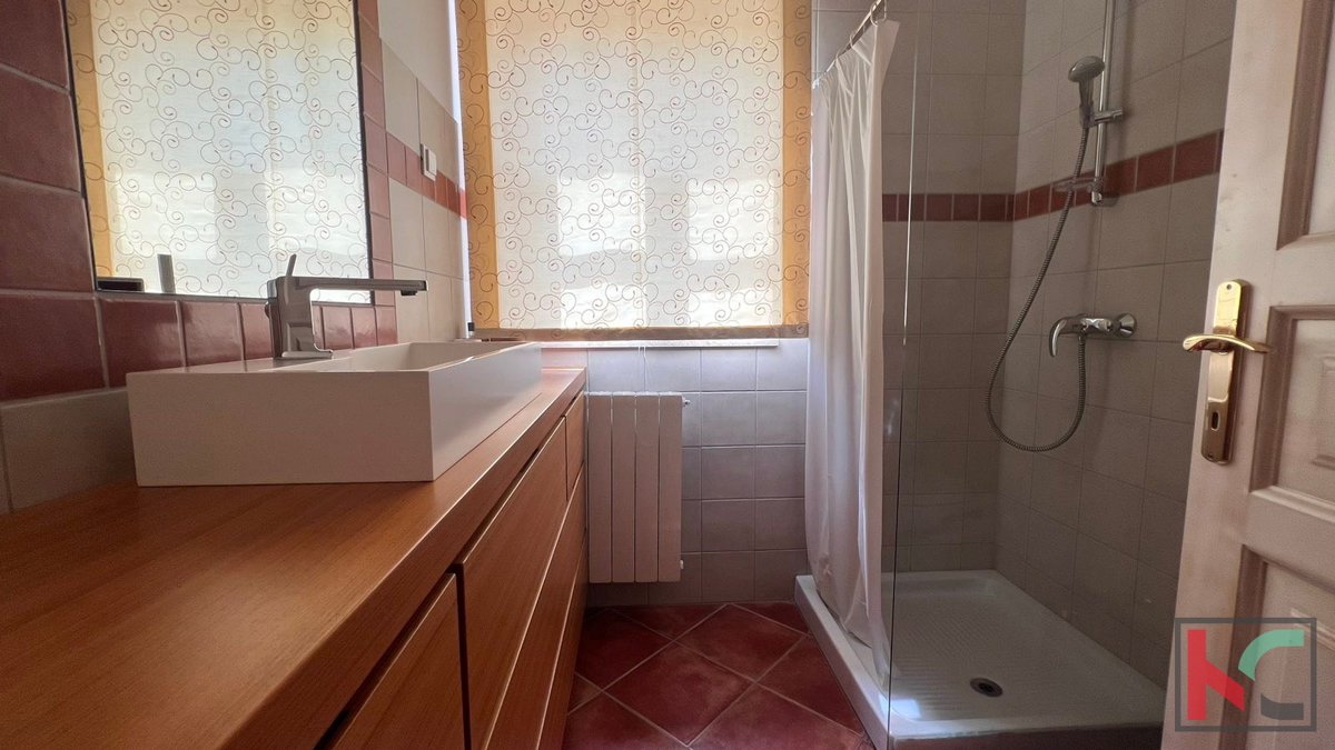 Istria, Parenzo, villa duplex in pietra con piscina, 134,58 m2 #vendita