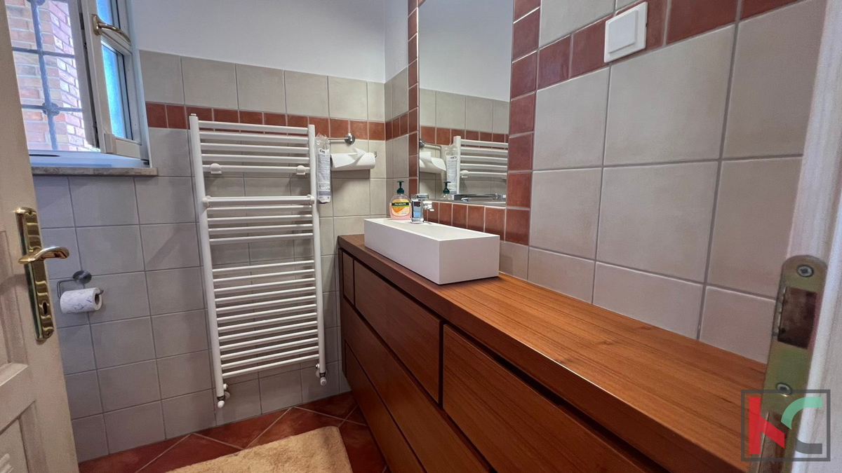 Istria, Parenzo, villa duplex in pietra con piscina, 134,58 m2 #vendita