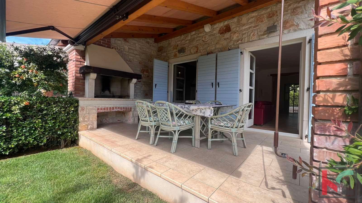 Istria, Parenzo, villa duplex in pietra con piscina, 134,58 m2 #vendita